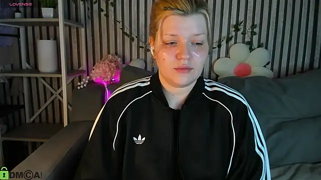 Michele Greenn online show from July 6, 1:13 am