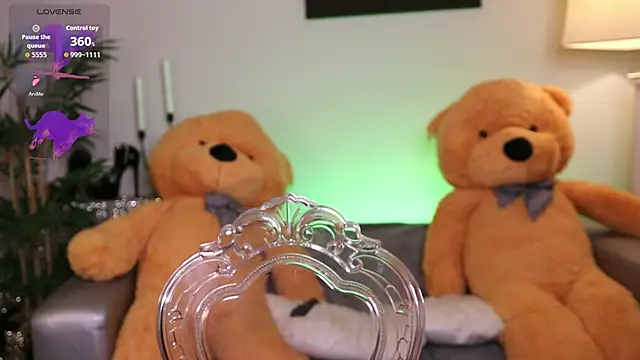 NovaHollisx online show from December 1, 3:55 am