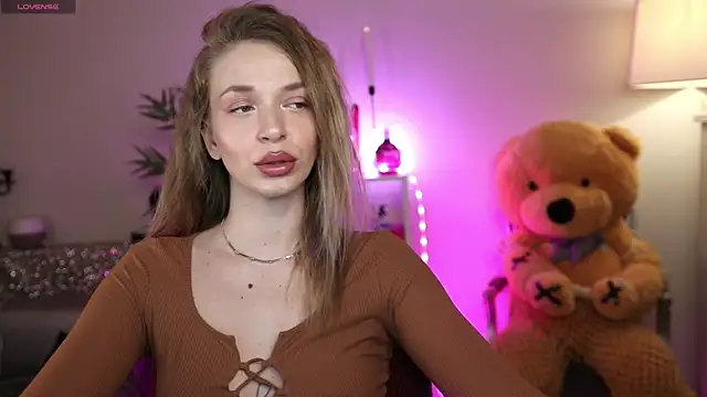 NovaHollisx online show from April 22, 4:37 am