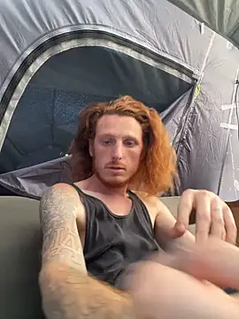 Snapshot of BIGxRED chatting on October 29, 10:33 pm BIGxRED online show from October 29, 10:33 pm