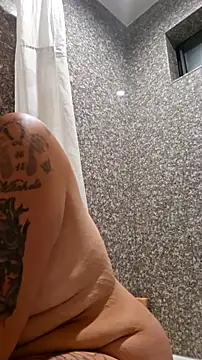 Snapshot of SparklesB1tch chatting on November 13, 5:50 am SparklesB1tch online show from November 13, 5:50 am