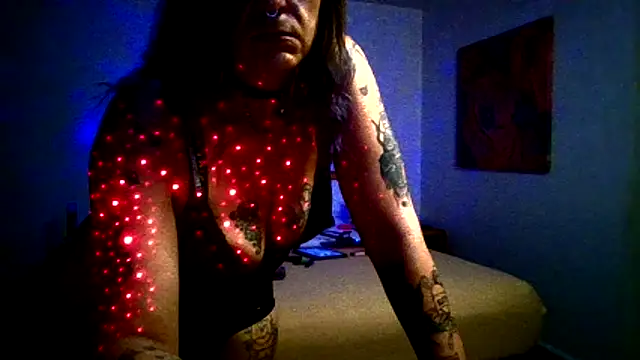 Snapshot of SparklesB1tch chatting on December 17, 1:17 pm SparklesB1tch online show from December 17, 1:17 pm