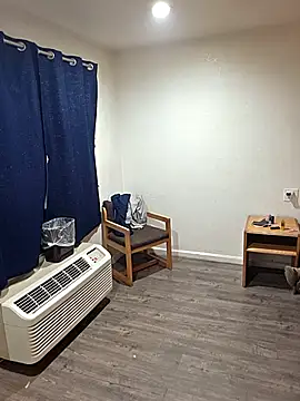 Snapshot of SparklesB1tch chatting on February 14, 8:44 am SparklesB1tch online show from February 14, 8:44 am