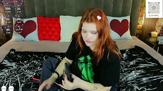 Snapshot of Clumsy_Nana chatting on February 3, 7:41 pm Clumsy Nana online show from February 3, 7:41 pm