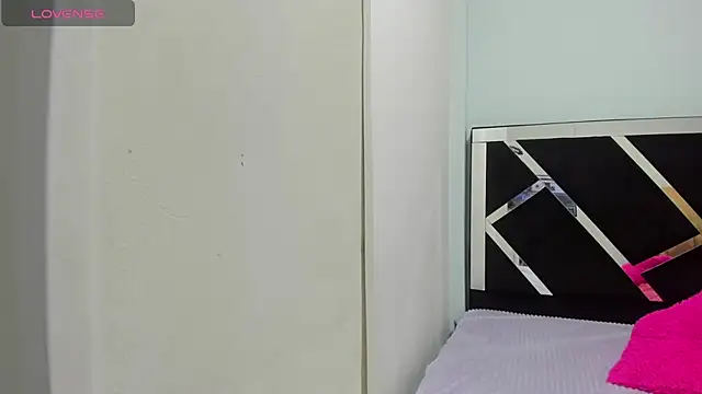 iisabella noa online show from October 21, 1:45 pm