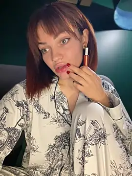 Snapshot of SaraLow chatting on January 19, 5:55 am SaraLow online show from January 19, 5:55 am