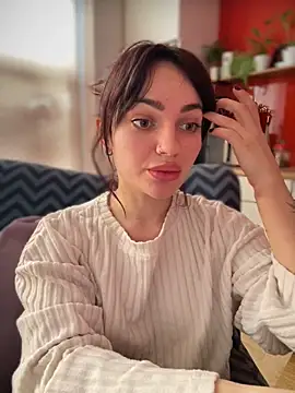 Snapshot of SaraLow chatting on February 16, 1:29 pm SaraLow online show from February 16, 1:29 pm