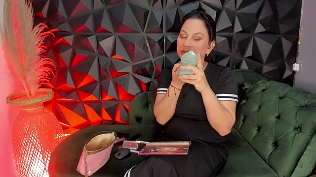 helenasaenz online show from January 8, 12:40 pm