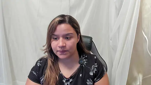 Snapshot of ElaBourn_ chatting on March 20, 2:55 pm ElaBourn online show from March 20, 2:55 pm