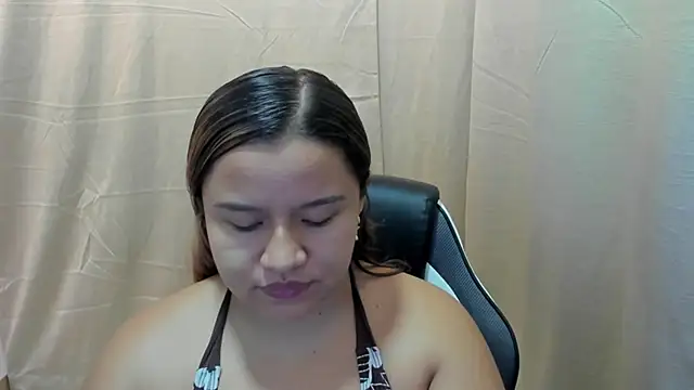 Snapshot of ElaBourn_ chatting on May 8, 3:50 pm ElaBourn online show from May 8, 3:50 pm
