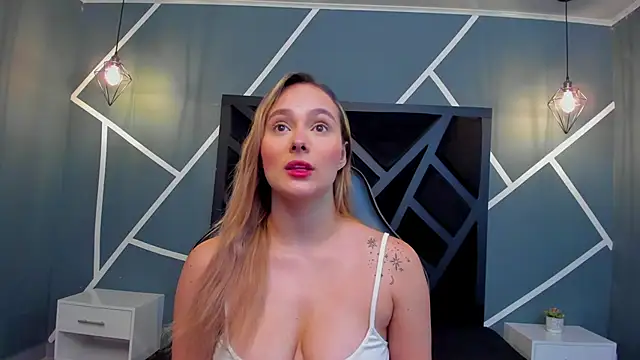 Emmaa white  online show from November 12, 11:21 am