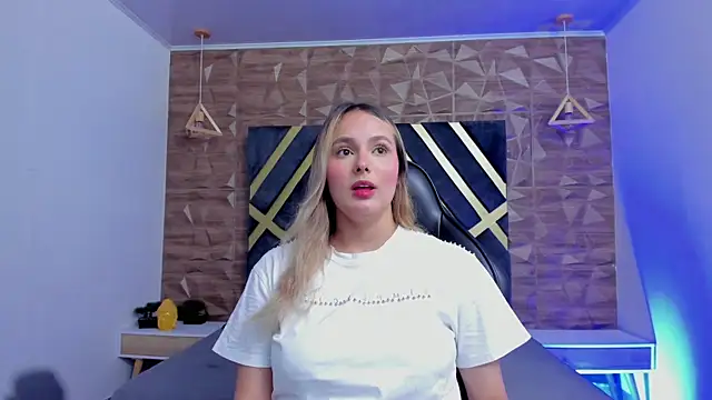 Emmaa white  online show from April 8, 5:13 pm