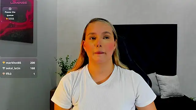 Snapshot of Emmaa_white_ chatting on July 18, 5:28 pm Emmaa white online show from July 18, 5:28 pm