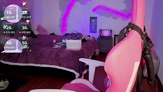 larah uwu online show from February 23, 8:17 pm