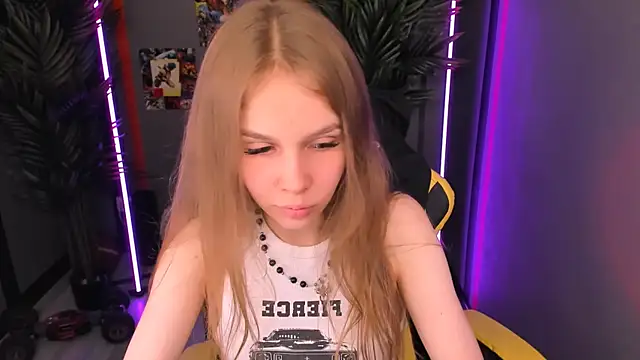 Snapshot of Selen_hells_weet chatting on October 3, 5:10 pm Selen hells weet online show from October 3, 5:10 pm
