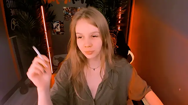 Snapshot of Selen_hells_weet chatting on October 19, 3:56 pm Selen hells weet online show from October 19, 3:56 pm