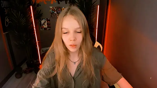 Snapshot of Selen_hells_weet chatting on October 20, 3:45 pm Selen hells weet online show from October 20, 3:45 pm