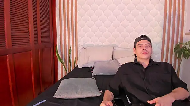 Snapshot of Cristian_blaze chatting on June 19, 5:28 pm Cristian blaze online show from June 19, 5:28 pm