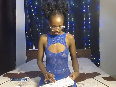 Snapshot of wild_smile chatting on October 1, 1:00 am wild smile online show from October 1, 1:00 am