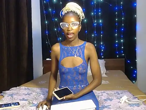 Snapshot of wild_smile chatting on October 13, 6:41 pm wild smile online show from October 13, 6:41 pm