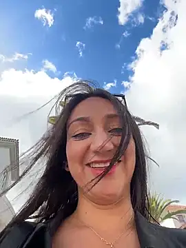 Ninabigtitied online show from November 29, 1:25 pm