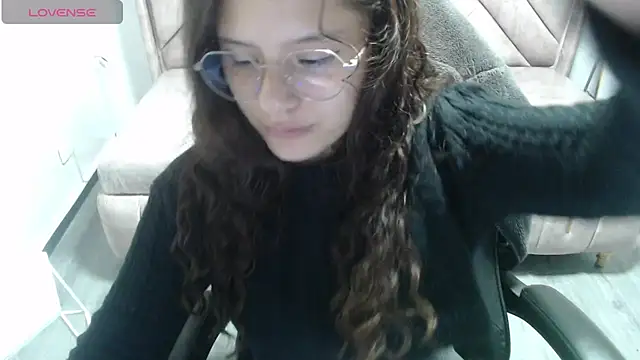 Snapshot of Velvet_Moon_V chatting on February 2, 8:07 pm Velvet Moon V online show from February 2, 8:07 pm