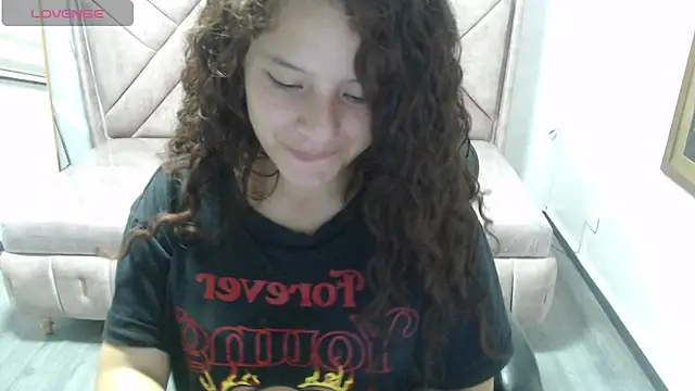 Snapshot of Velvet_Moon_V chatting on February 5, 7:40 pm Velvet Moon V online show from February 5, 7:40 pm