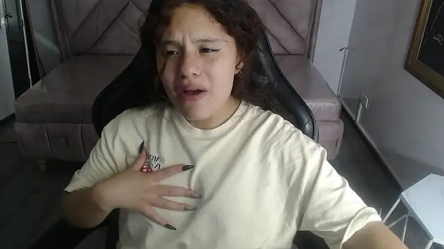 Snapshot of Velvet_Moon_V chatting on February 9, 8:13 pm Velvet Moon V online show from February 9, 8:13 pm