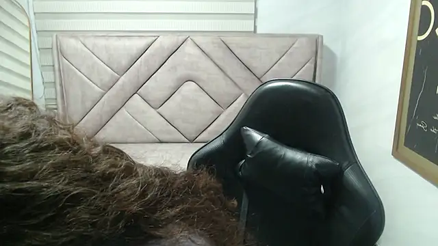 Snapshot of Velvet_Moon_V chatting on February 10, 8:24 pm Velvet Moon V online show from February 10, 8:24 pm