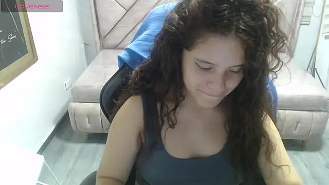 Snapshot of Velvet_Moon_V chatting on February 12, 7:53 pm Velvet Moon V online show from February 12, 7:53 pm