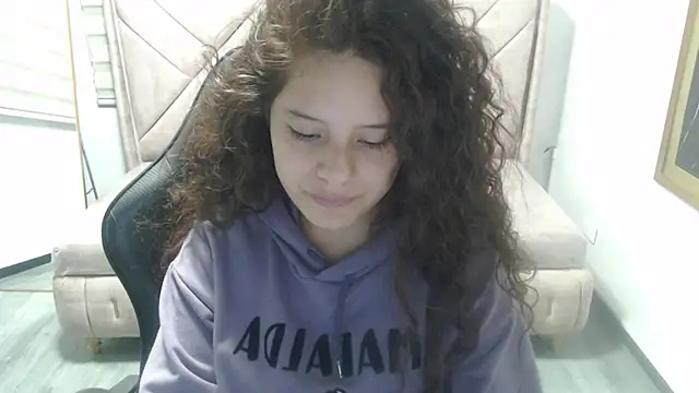 Snapshot of Velvet_Moon_V chatting on February 19, 7:43 pm Velvet Moon V online show from February 19, 7:43 pm