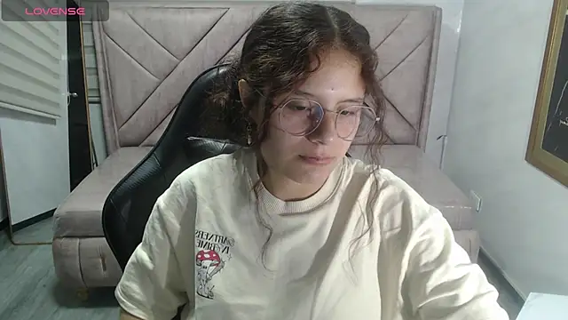 Snapshot of Velvet_Moon_V chatting on February 26, 7:46 pm Velvet Moon V online show from February 26, 7:46 pm