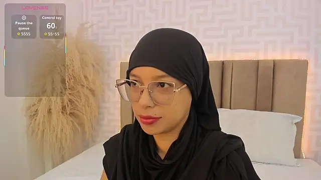 Snapshot of naishaa_ chatting on May 21, 6:37 pm naishaa online show from May 21, 6:37 pm