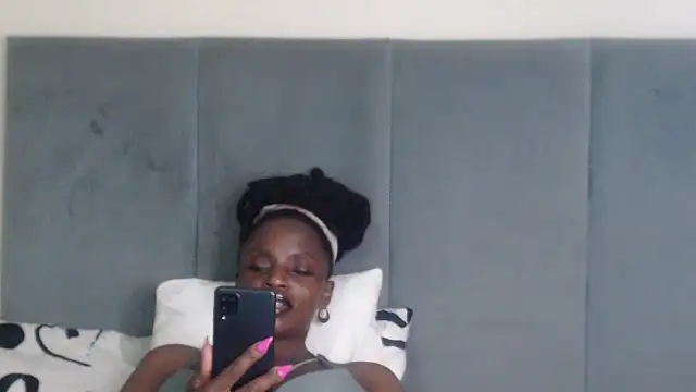 Snapshot of Jah-Queen chatting on September 28, 8:42 am Jah-Queen online show from September 28, 8:42 am