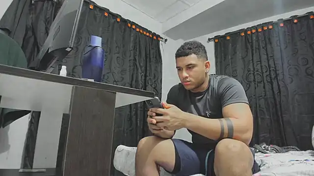 Snapshot of evan_hardy chatting on September 9, 2:22 am evan hardy online show from September 9, 2:22 am