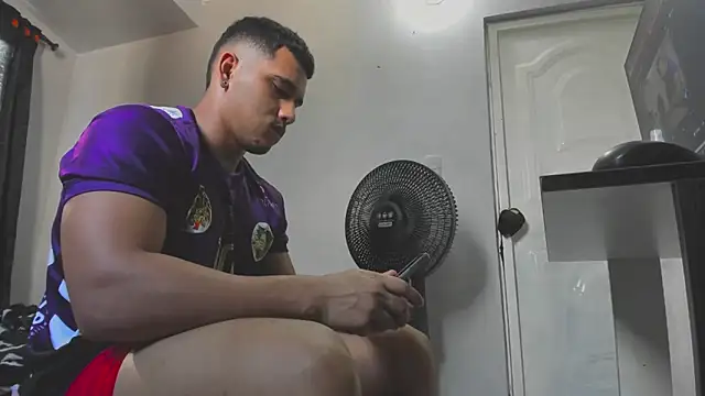 Snapshot of evan_hardy chatting on September 12, 9:15 pm evan hardy online show from September 12, 9:15 pm