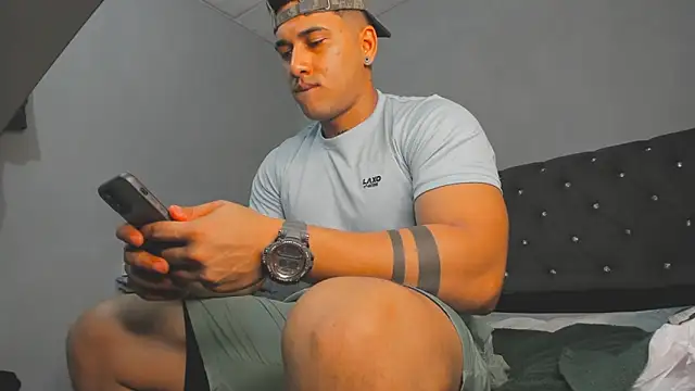 Snapshot of evan_hardy chatting on October 17, 2:59 am evan hardy online show from October 17, 2:59 am