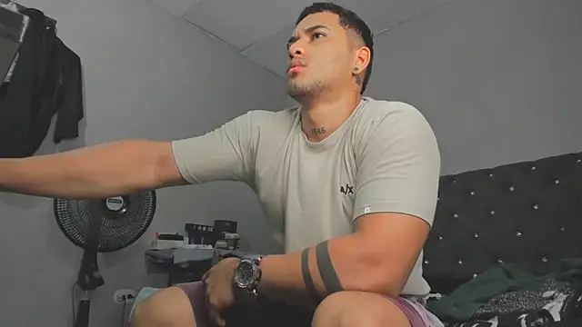 evan hardy online show from October 31, 9:27 pm