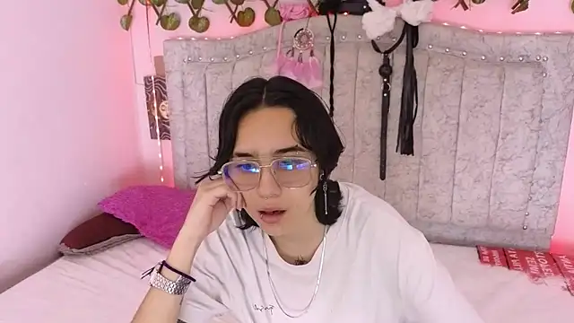 katalinathxandbritney1 online show from September 17, 5:58 pm