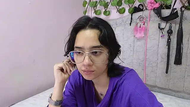 katalinathxandbritney1 online show from September 23, 11:08 pm