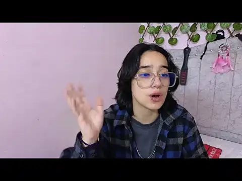 katalinathxandbritney1 online show from September 27, 9:31 pm