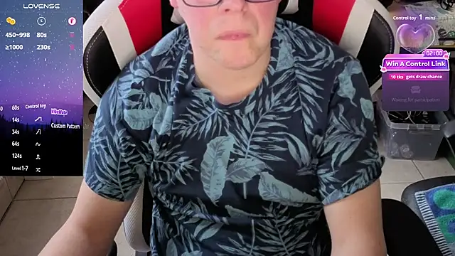 Snapshot of Naughty_toysboy chatting on February 4, 3:40 pm Naughty toysboy online show from February 4, 3:40 pm