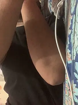 amitsharma7868 online show from April 2, 3:42 pm