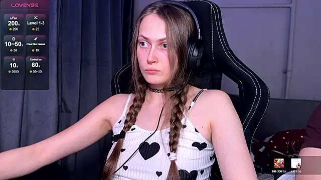 Snapshot of cutemilana_sexwife chatting on February 4, 9:20 pm cutemilana sexwife online show from February 4, 9:20 pm