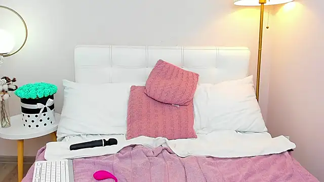 AndreaButt online show from March 2, 7:15 am