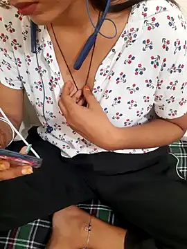 Snapshot of Naira-Tripathi chatting on September 20, 4:35 am Naira-Tripathi online show from September 20, 4:35 am