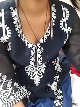 Snapshot of Naira-Tripathi chatting on October 18, 9:54 am Naira-Tripathi online show from October 18, 9:54 am