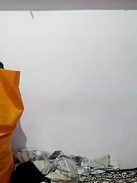 Snapshot of poojam93 chatting on October 28, 3:43 am poojam93 online show from October 28, 3:43 am