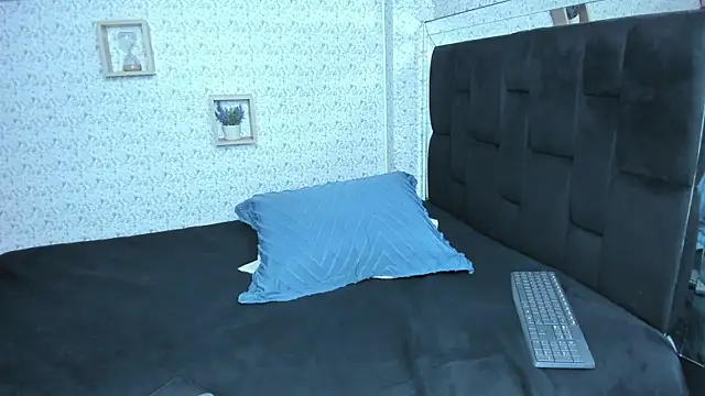 lisa logan online show from November 8, 4:01 am