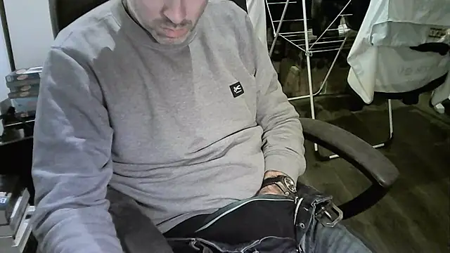 Chrisprngr online show from November 28, 3:25 pm